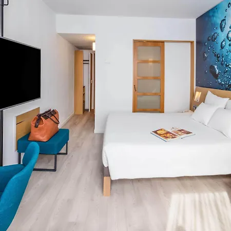 Novotel Barcelona Cornella 4*