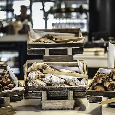 Novotel Barcelona Cornella 4*