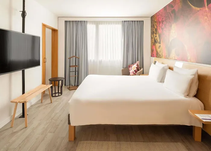Novotel Barcelona Cornella Otel 4*