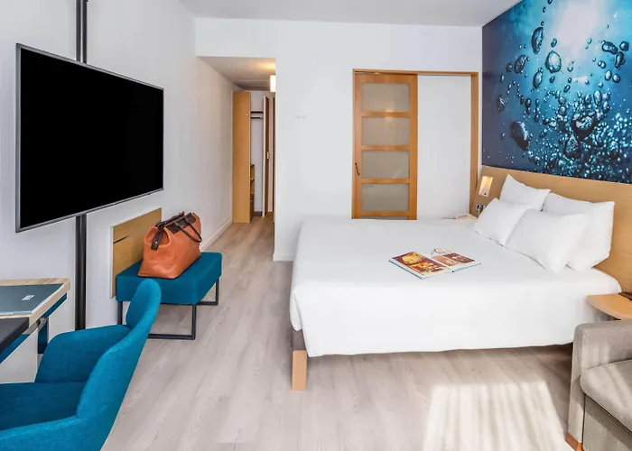 Novotel Barcelona Cornella 4*