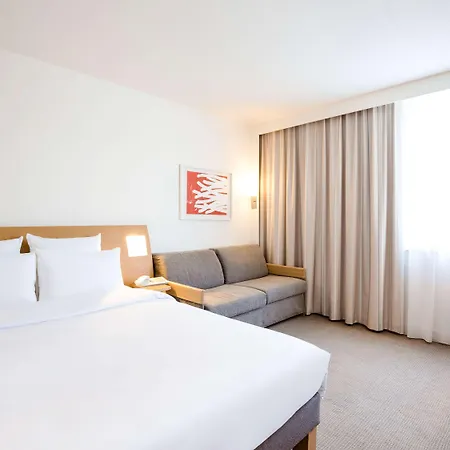 Novotel Barcelona Cornella 4*